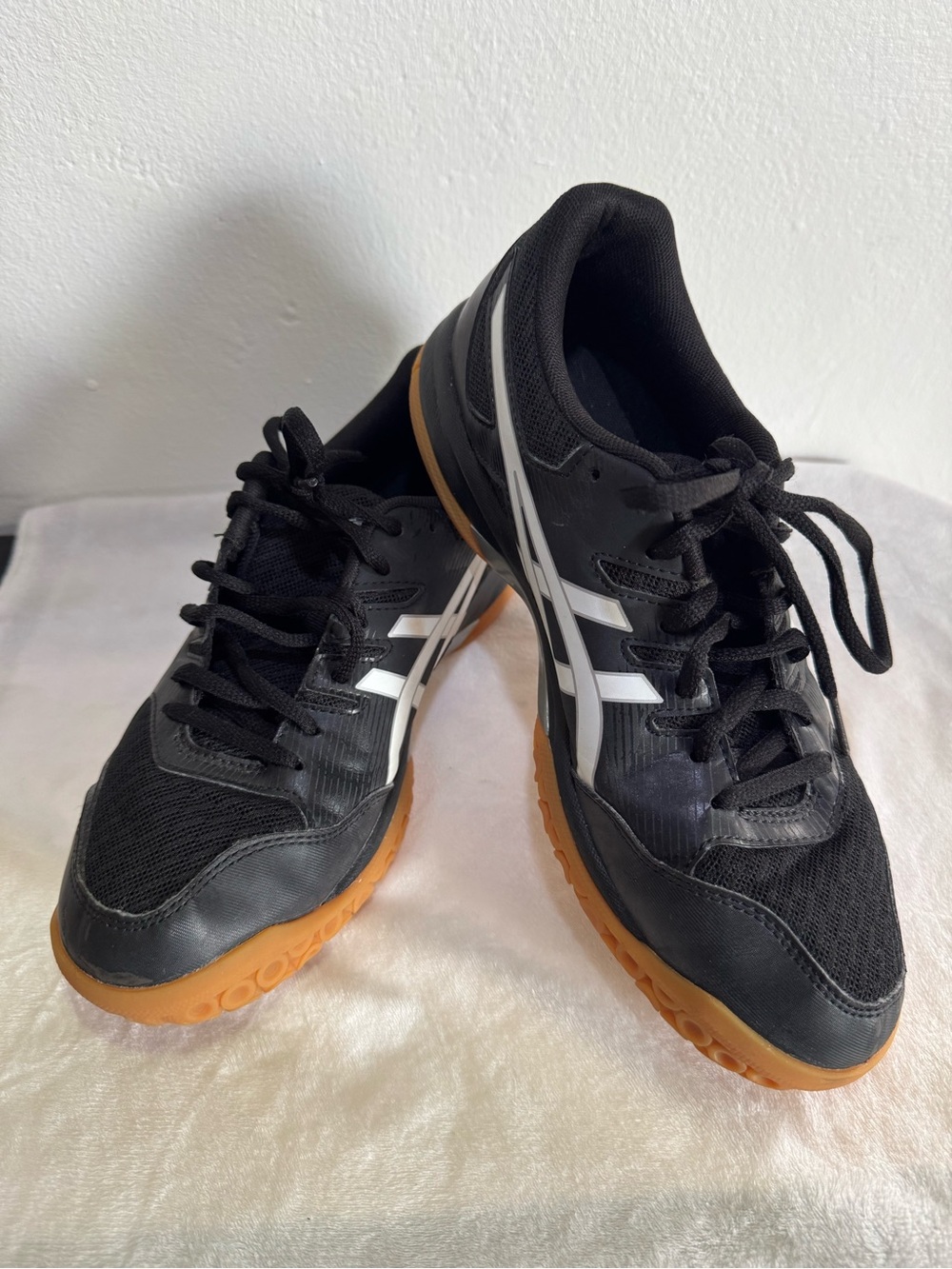 Asics Gel-Rocket Volleyball Shoes Women’s Size 7.5 Black White Gum Sole
